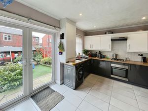 Kitchen- click for photo gallery